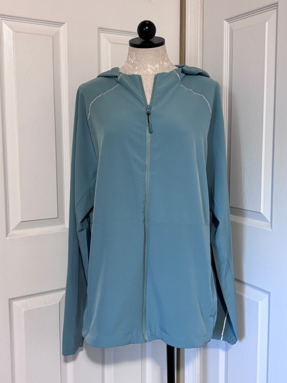 TRAJ3CTORY  Men’s Windbreaker in Large - Aqua Trajectory
